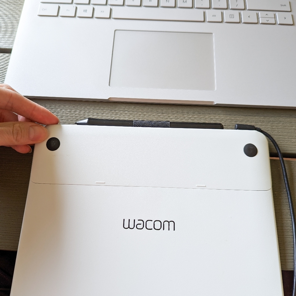 Wacom Intuos Tablet for Drawing, Writing, Design - Picture 8 of 16